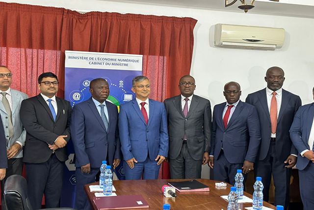 Signature d’un protocole d’accord entre le Ministre de l’Économie Numérique et la Délégation des entreprises indiennes Shapoorji Pallonji Group et Sterling & Wilson